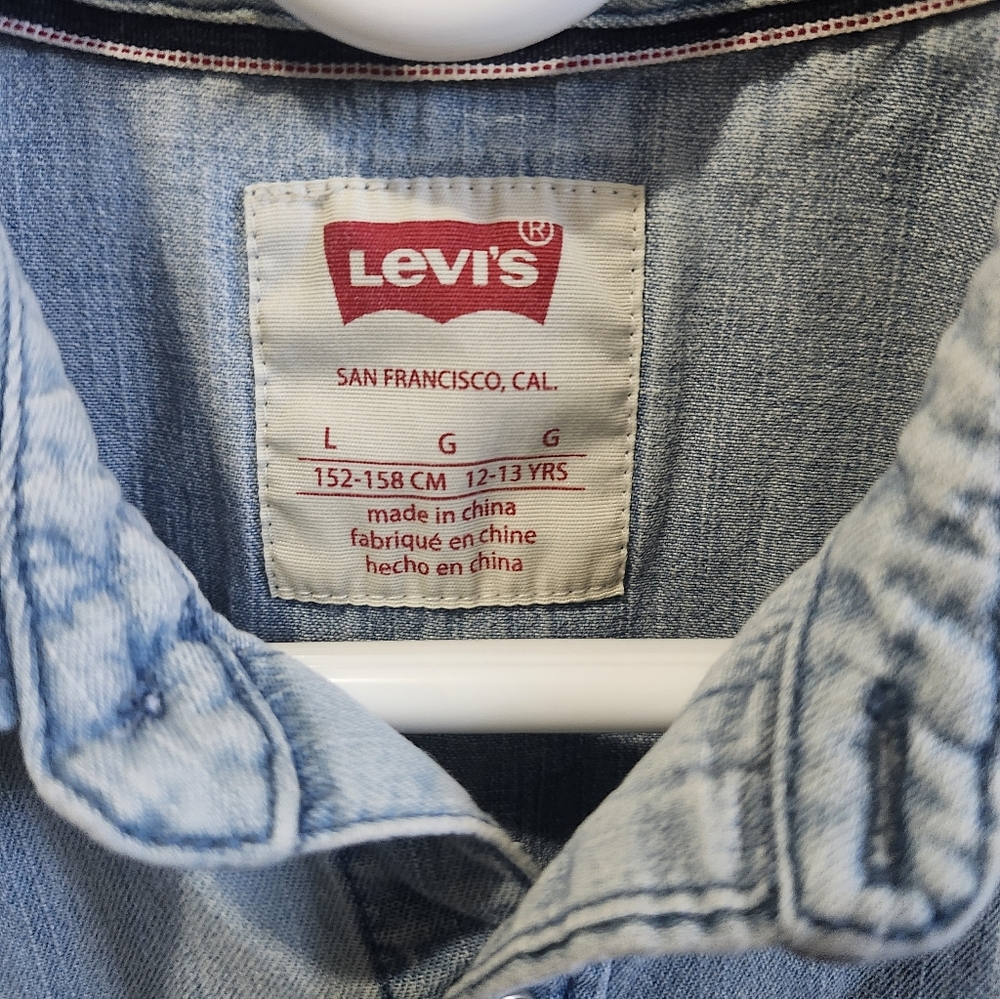 Levis Button UP - Picture 3 of 3